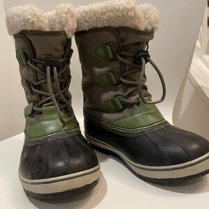 Sorel Kids Caribou Insulated Snow Boots, Worn Twice, Big Kid Size 4, Olive Green